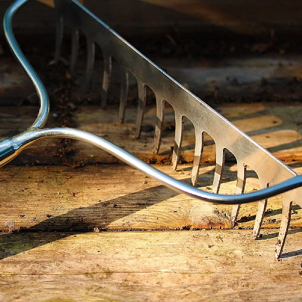 Kent & Stowe Stainless Steel Long Handled Soil Rake 8 Kent & Stowe Stainless Steel Long Handled Soil Rake - Image 6