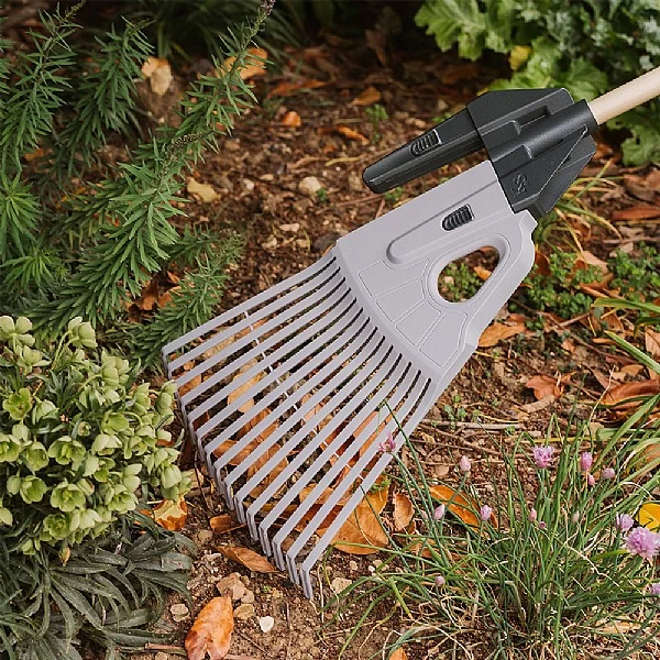 Kent & Stowe 3-in-1 Garden Rake 5 Kent & Stowe 3-in-1 Garden Rake - Image 3