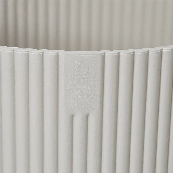 Elho Vibes Fold Round Planter 22cm Silky White 6 Elho Vibes Fold Round Planter 22cm Silky White - Image 4